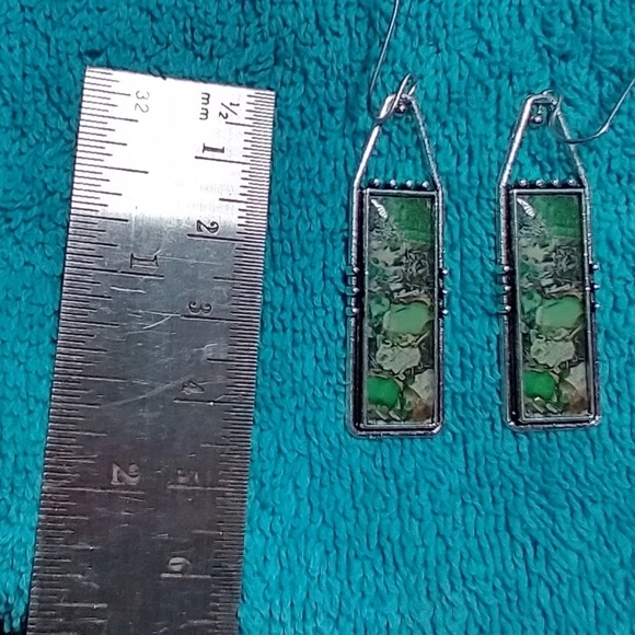 Elegant Silver Grey Green Earrings Wire Dangle - Picture 3 of 3
